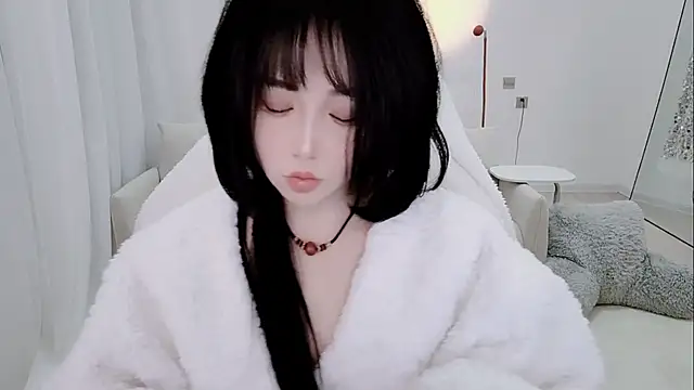 Snapshot of Vaness-a chatting on January 5, 2026, 10:35 pm Vaness-a online show from January 5, 2026, 10:35 pm