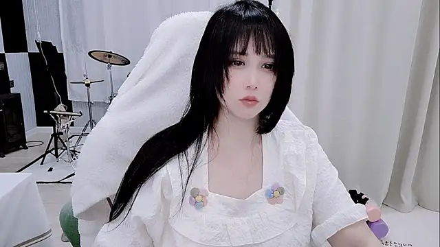Vaness-a online show from May 19, 2026, 2:51 am