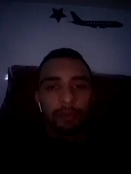 Snapshot of Hazembahloul chatting on November 16, 2025, 11:32 pm Hazembahloul online show from November 16, 2025, 11:32 pm