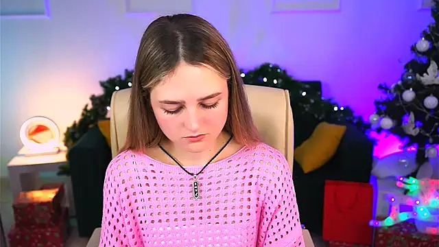 Snapshot of DeboraLarson chatting on December 21, 2024, 4:09 am DeboraLarson online show from December 21, 2024, 4:09 am