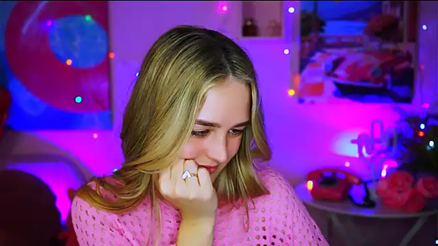 Snapshot of DeboraLarson chatting on March 18, 2025, 9:42 am DeboraLarson online show from March 18, 2025, 9:42 am