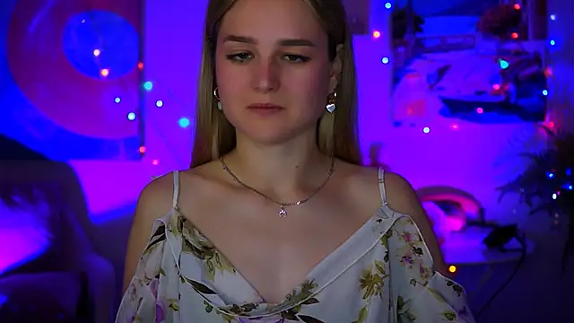 Snapshot of DeboraLarson chatting on October 11, 2025, 5:28 am DeboraLarson online show from October 11, 2025, 5:28 am