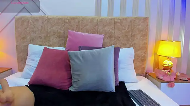 ashley  foxx  online show from January 23, 2025, 5:21 pm