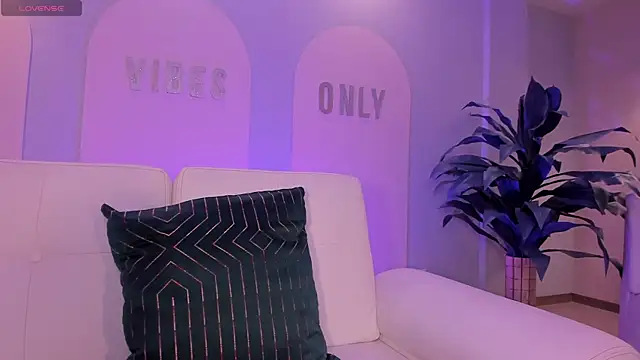 StacyWoods online show from April 11, 2026, 11:36 am