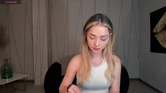 StacyWoods online show from May 11, 2026, 11:49 am