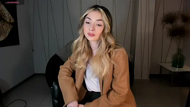 StacyWoods online show from May 13, 2026, 11:18 am
