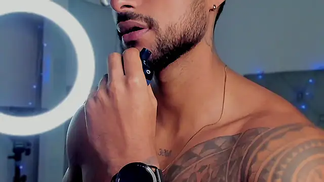 LiamGarcia1 online show from January 2, 2025, 4:02 pm