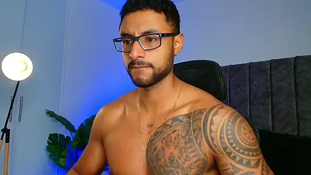 LiamGarcia1 online show from October 19, 2025, 1:23 pm