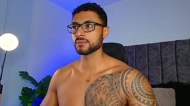 LiamGarcia1 online show from October 24, 2025, 1:07 pm