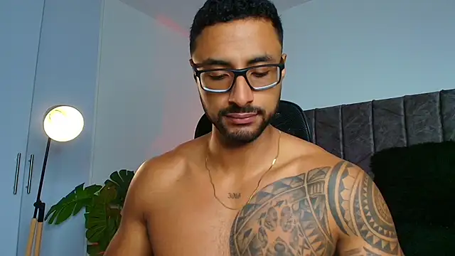 LiamGarcia1 online show from October 30, 2025, 2:07 pm