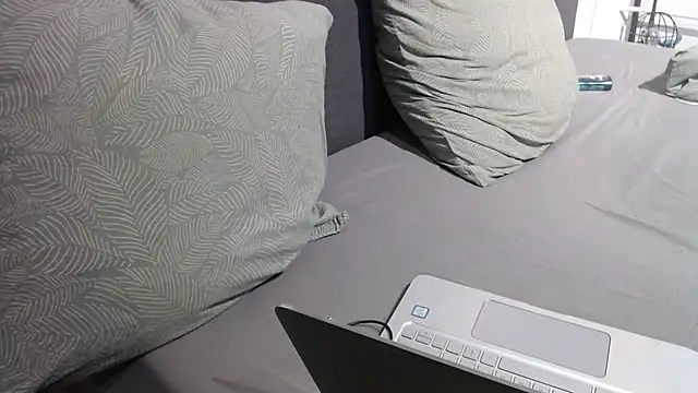 jellesexx online show from November 9, 2025, 10:35 am