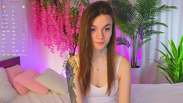 EvaHair online show from April 3, 2026, 7:45 pm