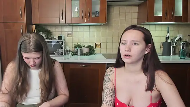 Snapshot of HotCaramellsTV chatting on June 8, 2026, 11:32 am HotCaramellsTV online show from June 8, 2026, 11:32 am
