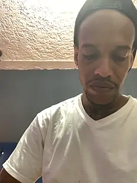 Snapshot of Salomon_koude chatting on December 15, 2025, 5:17 pm Salomon koude online show from December 15, 2025, 5:17 pm