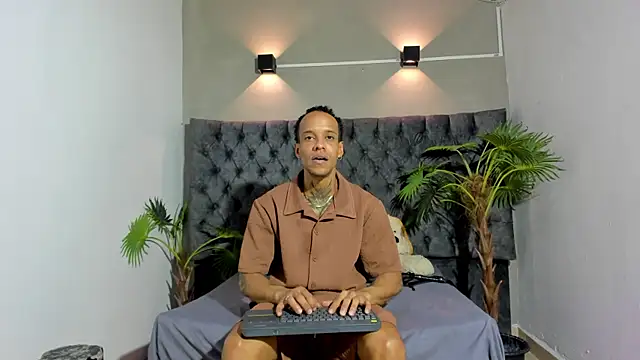 Snapshot of Salomon_koude chatting on July 4, 2026, 5:08 pm Salomon koude online show from July 4, 2026, 5:08 pm