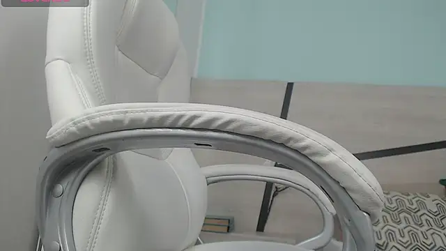 sussy leon online show from February 20, 2025, 3:19 pm