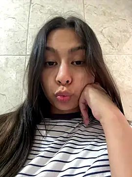 Snapshot of Im_sophia1 chatting on October 30, 2025, 7:47 pm Im sophia1 online show from October 30, 2025, 7:47 pm