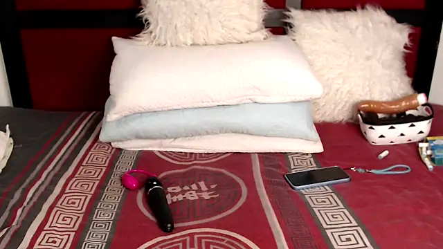 SlimRose24 online show from October 19, 2025, 11:27 pm