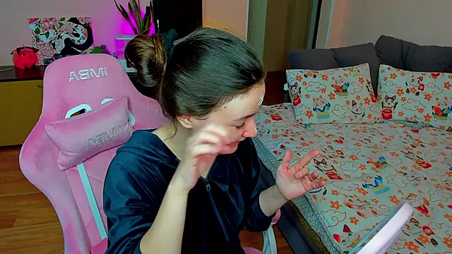 Snapshot of ameli_moon chatting on December 15, 2025, 12:20 pm ameli moon online show from December 15, 2025, 12:20 pm