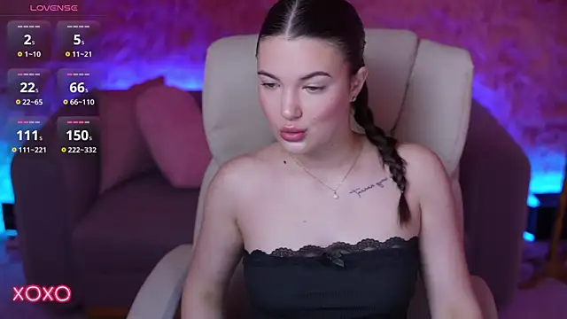 YourLolaBunny online show from May 18, 2026, 6:19 am