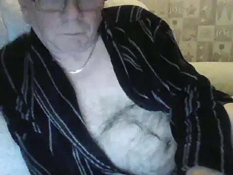 Snapshot of gibbo62 chatting on January 3, 2025, 2:43 am gibbo62 online show from January 3, 2025, 2:43 am