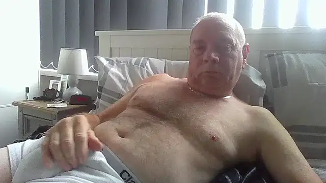 Snapshot of gibbo62 chatting on October 30, 2025, 9:33 am gibbo62 online show from October 30, 2025, 9:33 am