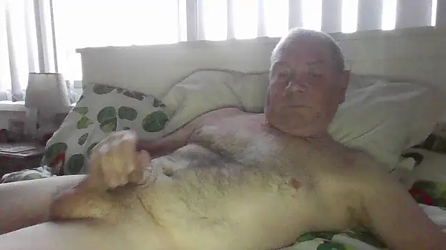 Snapshot of gibbo62 chatting on December 16, 2025, 3:50 pm gibbo62 online show from December 16, 2025, 3:50 pm