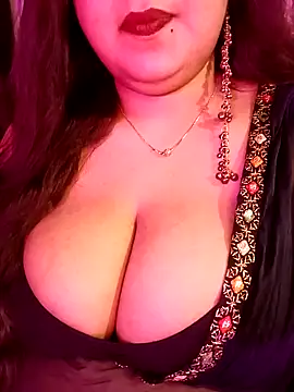 Snapshot of Suhanakhan00 chatting on May 1, 2026, 5:28 pm Suhanakhan00 online show from May 1, 2026, 5:28 pm