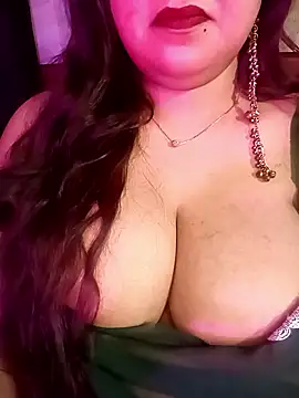 Snapshot of Suhanakhan00 chatting on May 2, 2026, 8:14 pm Suhanakhan00 online show from May 2, 2026, 8:14 pm