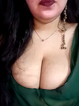 Snapshot of Suhanakhan00 chatting on May 3, 2026, 10:10 am Suhanakhan00 online show from May 3, 2026, 10:10 am