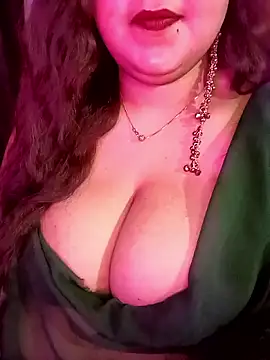 Snapshot of Suhanakhan00 chatting on May 6, 2026, 9:47 am Suhanakhan00 online show from May 6, 2026, 9:47 am