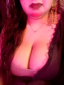 Snapshot of Suhanakhan00 chatting on May 18, 2026, 10:54 am Suhanakhan00 online show from May 18, 2026, 10:54 am