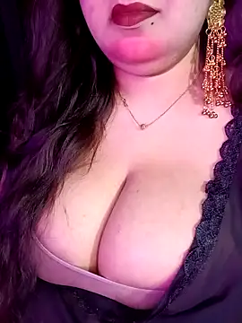 Snapshot of Suhanakhan00 chatting on May 21, 2026, 5:53 pm Suhanakhan00 online show from May 21, 2026, 5:53 pm