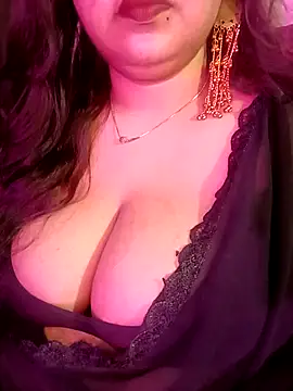 Snapshot of Suhanakhan00 chatting on May 23, 2026, 10:52 am Suhanakhan00 online show from May 23, 2026, 10:52 am
