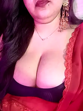 Snapshot of Suhanakhan00 chatting on May 26, 2026, 6:26 pm Suhanakhan00 online show from May 26, 2026, 6:26 pm