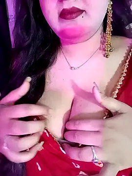 Snapshot of Suhanakhan00 chatting on May 28, 2026, 7:00 pm Suhanakhan00 online show from May 28, 2026, 7:00 pm