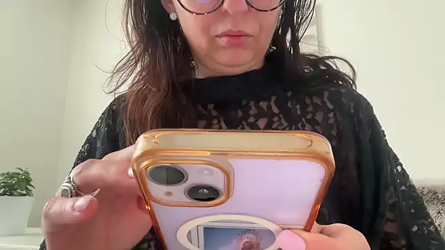 Serena 4you online show from November 4, 2025, 3:22 pm