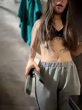 Snapshot of Sophie_LS chatting on November 25, 2025, 3:23 pm Sophie LS online show from November 25, 2025, 3:23 pm