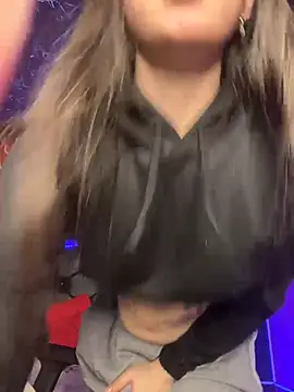 Snapshot of Sophie_LS chatting on November 28, 2025, 2:36 am Sophie LS online show from November 28, 2025, 2:36 am