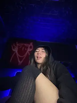 Snapshot of Sophie_LS chatting on December 19, 2025, 7:48 am Sophie LS online show from December 19, 2025, 7:48 am