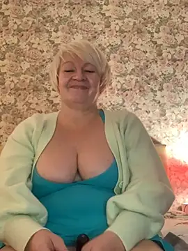 Laura Millf online show from January 12, 2025, 1:37 pm