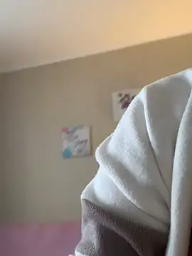 Laura Millf online show from January 15, 2025, 10:06 am