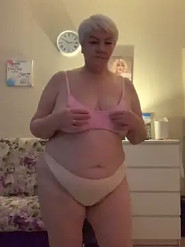 Laura Millf online show from January 30, 2025, 2:36 pm