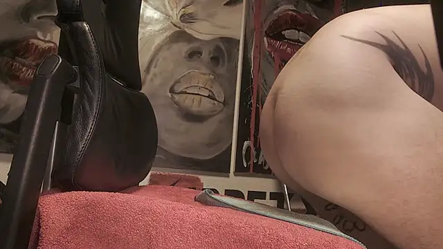 dani4334 online show from February 9, 2026, 10:58 pm