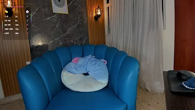 Julie Markk online show from April 20, 2026, 10:33 pm