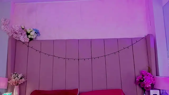 MollyBigBoobs12 online show from November 5, 2025, 8:42 pm