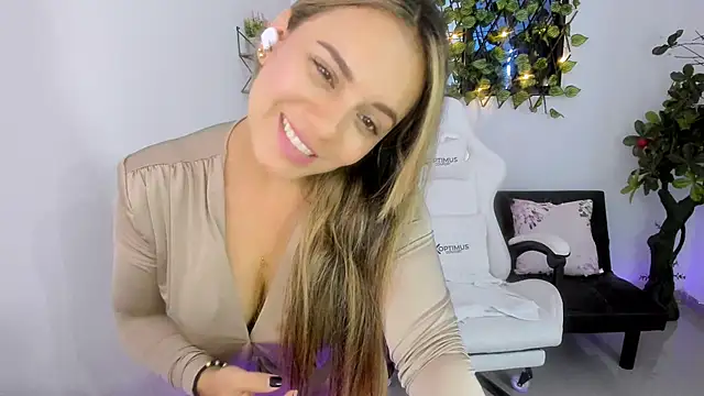 Sara lopez 28 online show from January 18, 2025, 2:55 pm