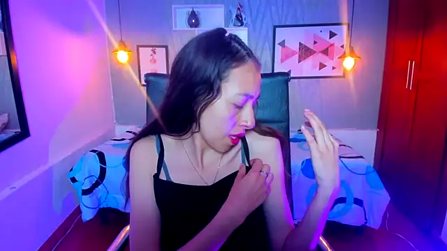 Valeria roussi online show from December 4, 2024, 1:20 pm