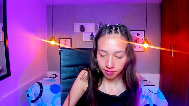 Valeria roussi online show from December 4, 2024, 4:27 pm