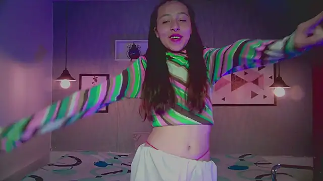 Valeria roussi online show from December 6, 2024, 7:34 pm